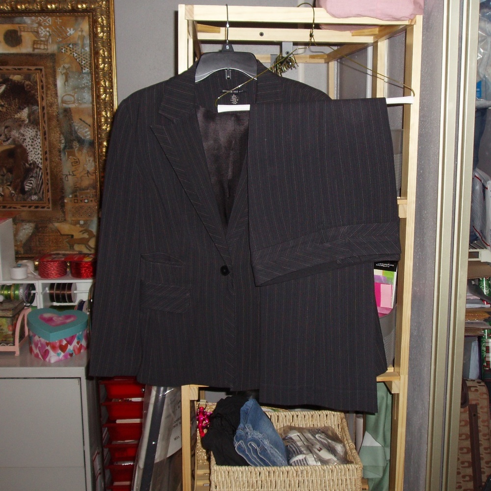 EUC Kenneth Cole 2 Piece Pin Stripe Suit